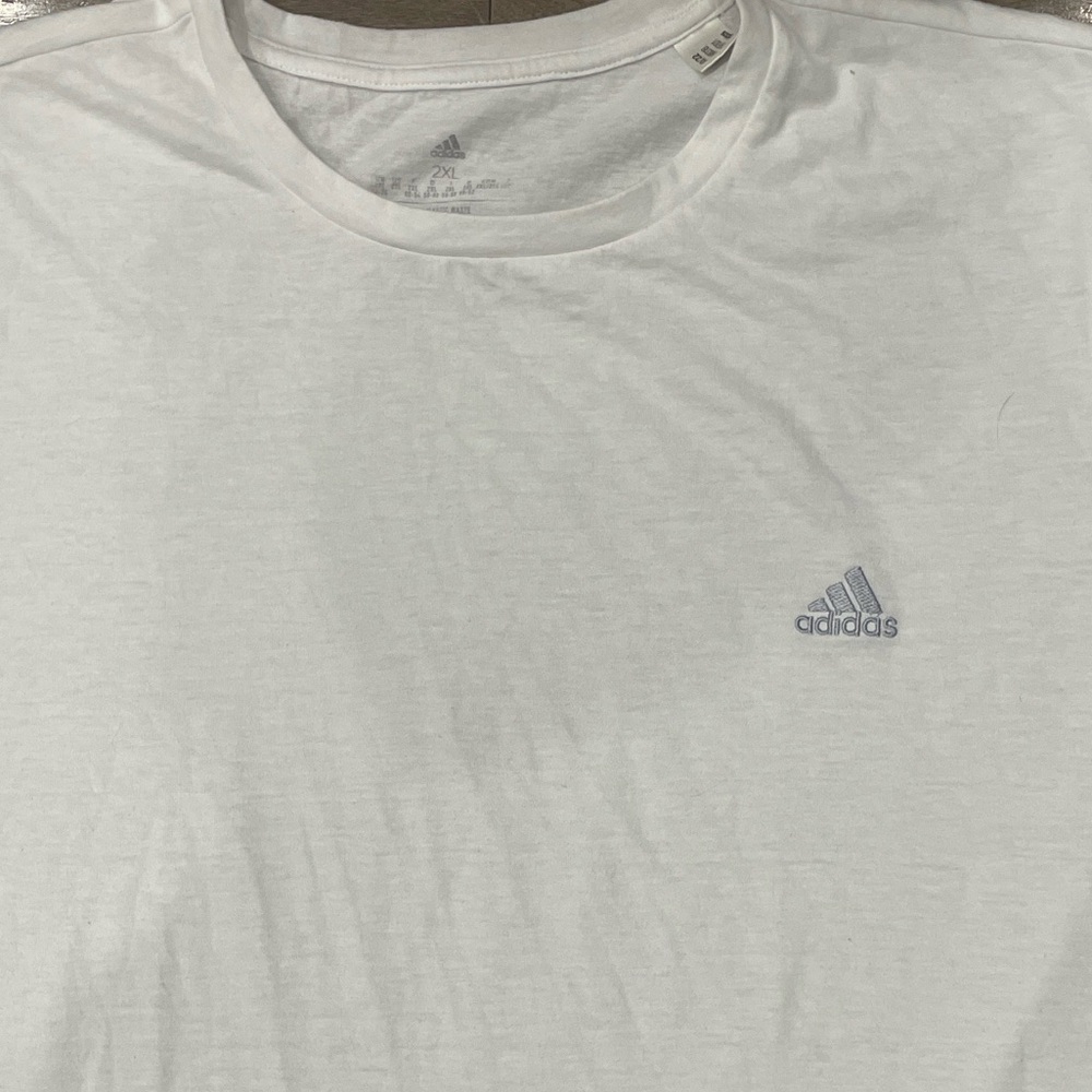 Adidas Men's White T-Shirt. Size 2XL - Picture 14 of 16